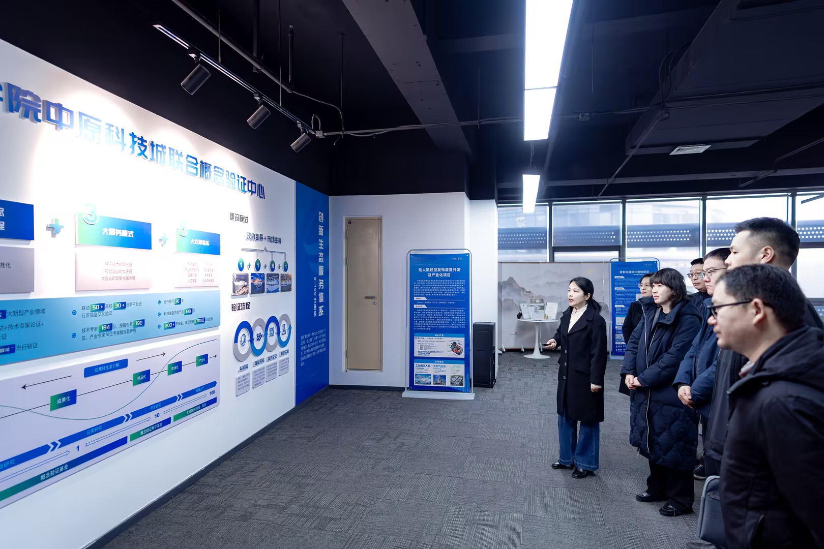 获国家调研组重点考察！玄同生物“人参胶原蛋白肽复合饮”亮相中原科技城概念验证中心